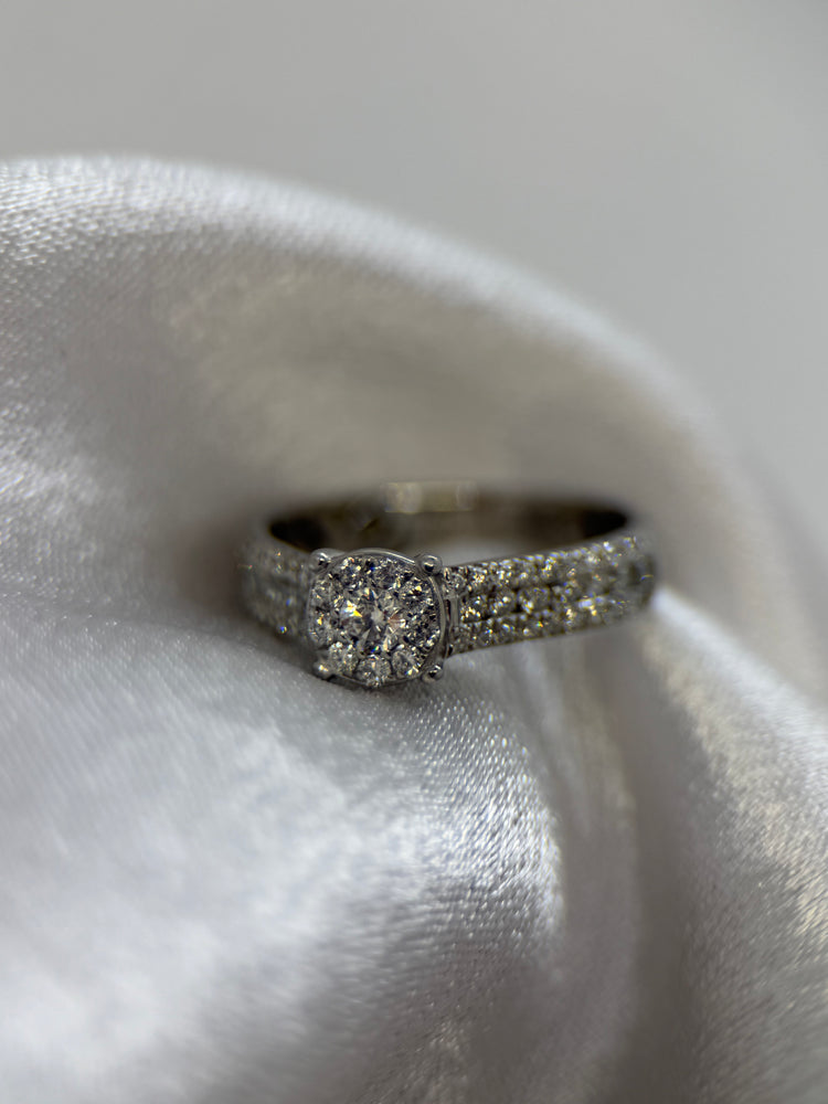 18K Diamantring med Sidodiamanter – Storlek 49½