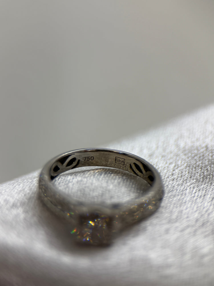 18K Diamantring med Sidodiamanter – Storlek 49½