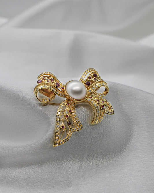 14K Guldhänge/Brosch med Mabépärla, Rubiner och Diamanter