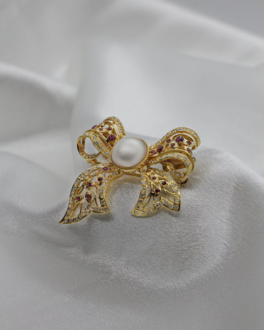 14K Guldhänge/Brosch med Mabépärla, Rubiner och Diamanter