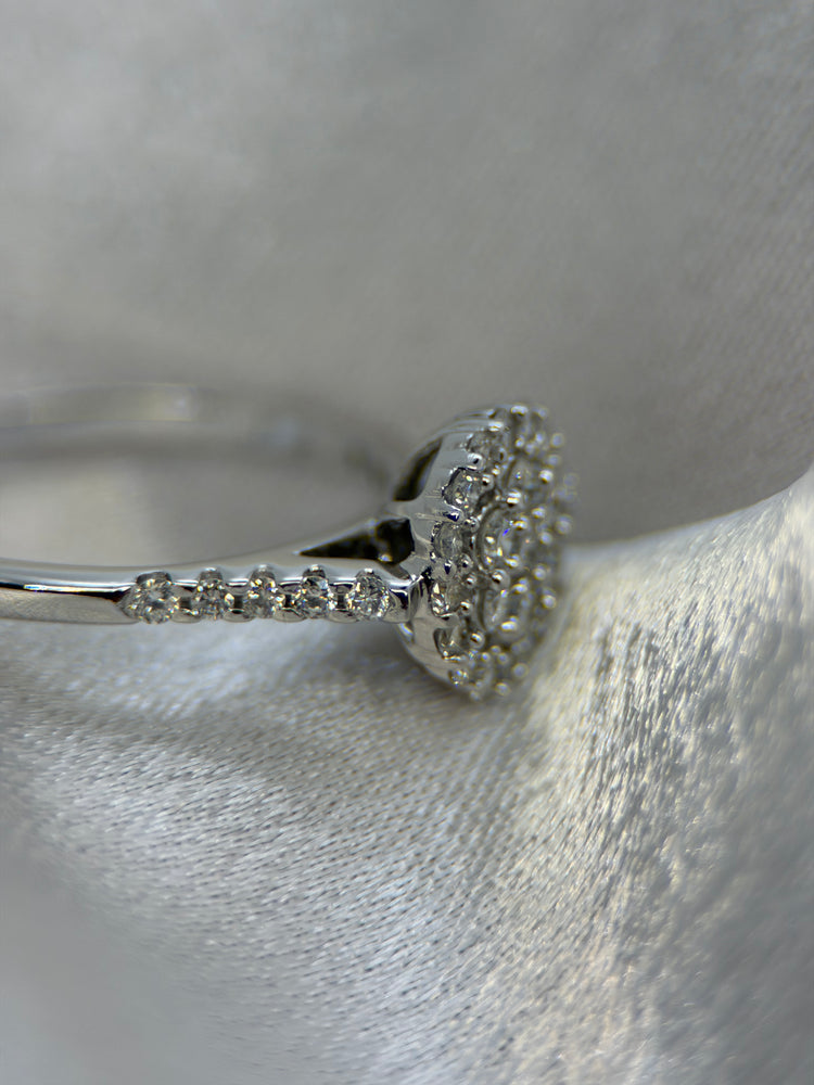 18K Diamantring Klusterdesign – Storlek 53.5