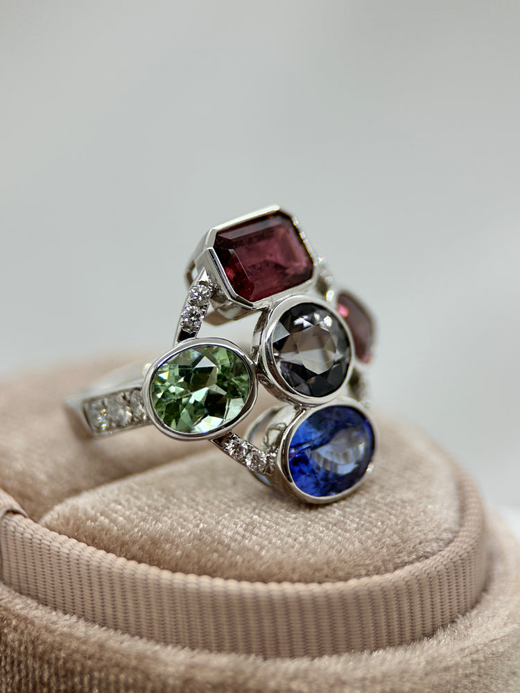 Klusterring i 18K Vitguld med Turmalin, Tanzanit & Diamanter