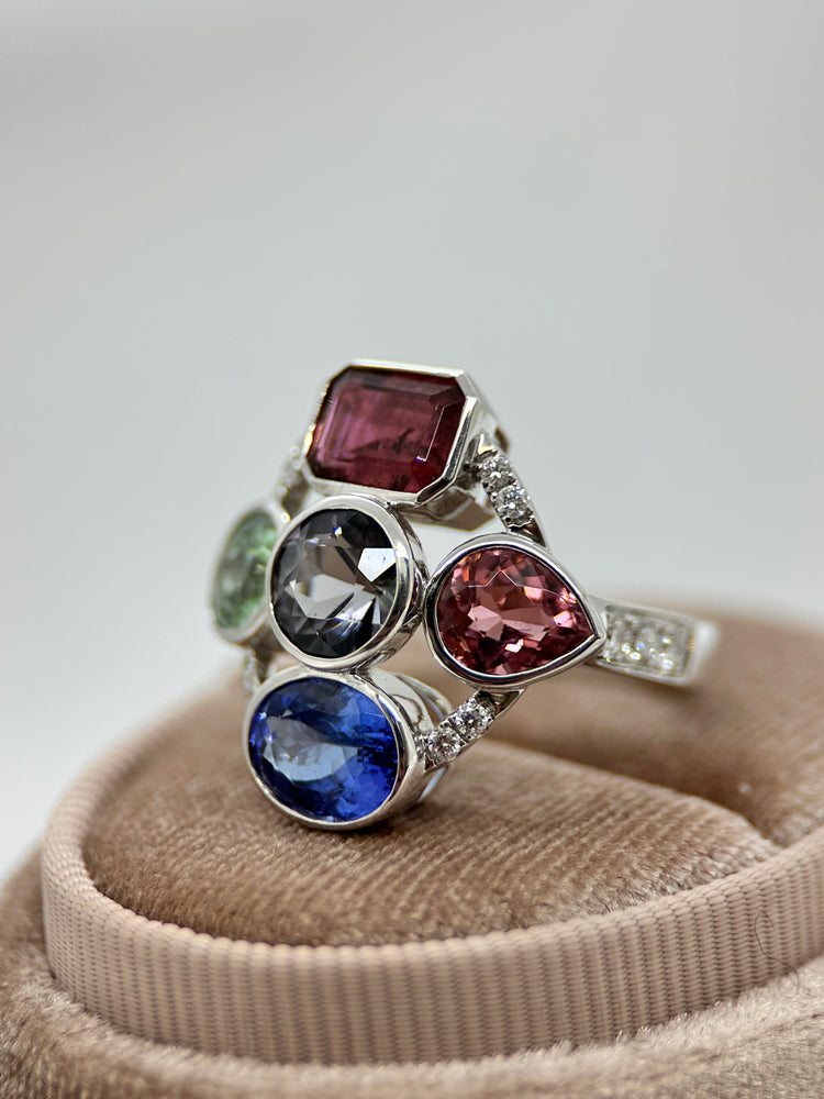 Klusterring i 18K Vitguld med Turmalin, Tanzanit & Diamanter