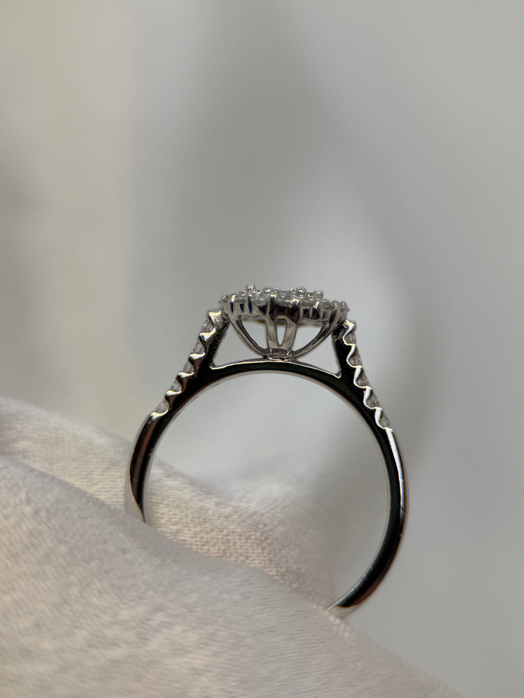 18K Diamantring Klusterdesign – Storlek 53.5