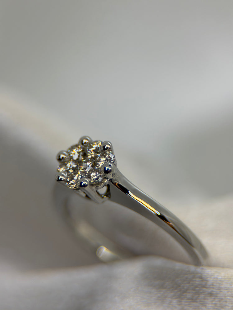 18K Diamantring i Klusterfattning – Storlek 51½