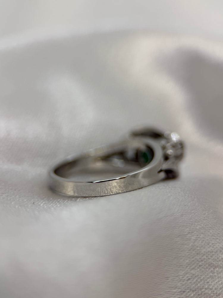 14K Smaragd- och Diamantring – Storlek 53.5