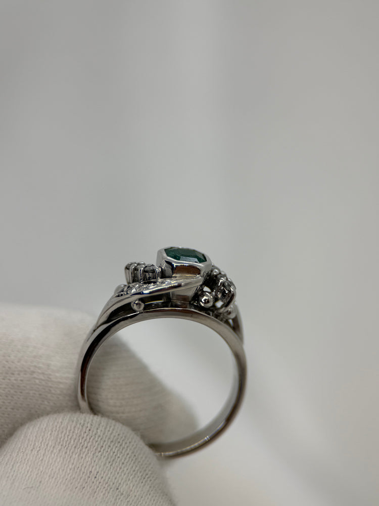 14K Smaragd- och Diamantring – Storlek 53.5