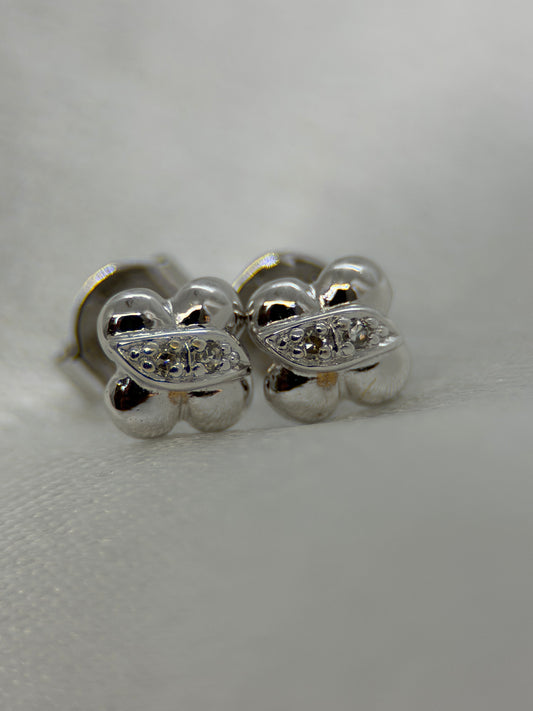 18K Quatrefoil Diamond Earstuds – 0.02 ct, 1.2g