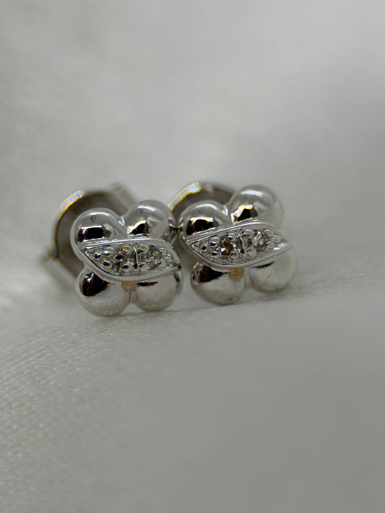 18K Quatrefoil Diamond Earstuds – 0.02 ct, 1.2g
