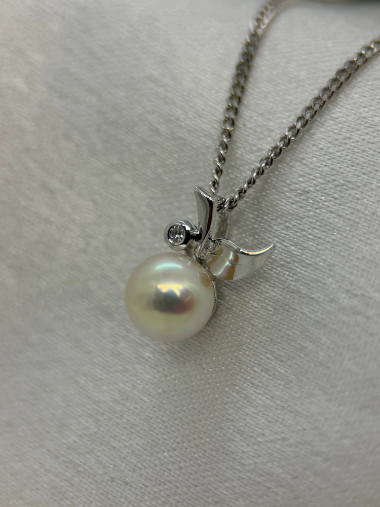18K Odlad pärla och diamant hänge – vitguld, 1.2 cm