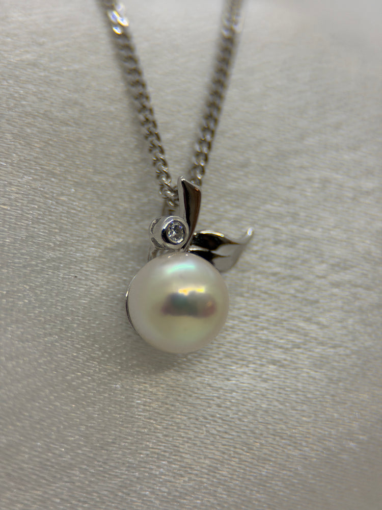 18K Odlad pärla och diamant hänge – vitguld, 1.2 cm
