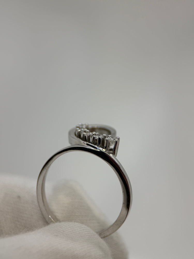 18K Diamond Ring in a Scroll Design – Size 57