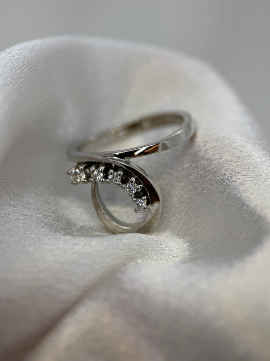 18K Diamond Ring in a Scroll Design – Size 57