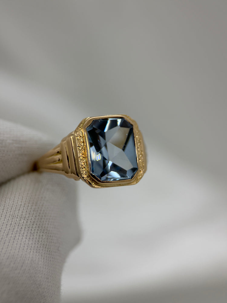 18K Ring med syntetisk spinell – Rektangulär blå sten, Storlek 59