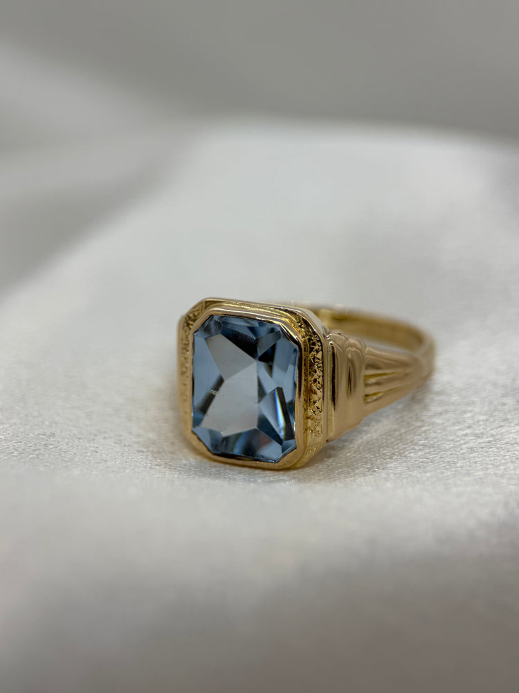 18K Ring med syntetisk spinell – Rektangulär blå sten, Storlek 59