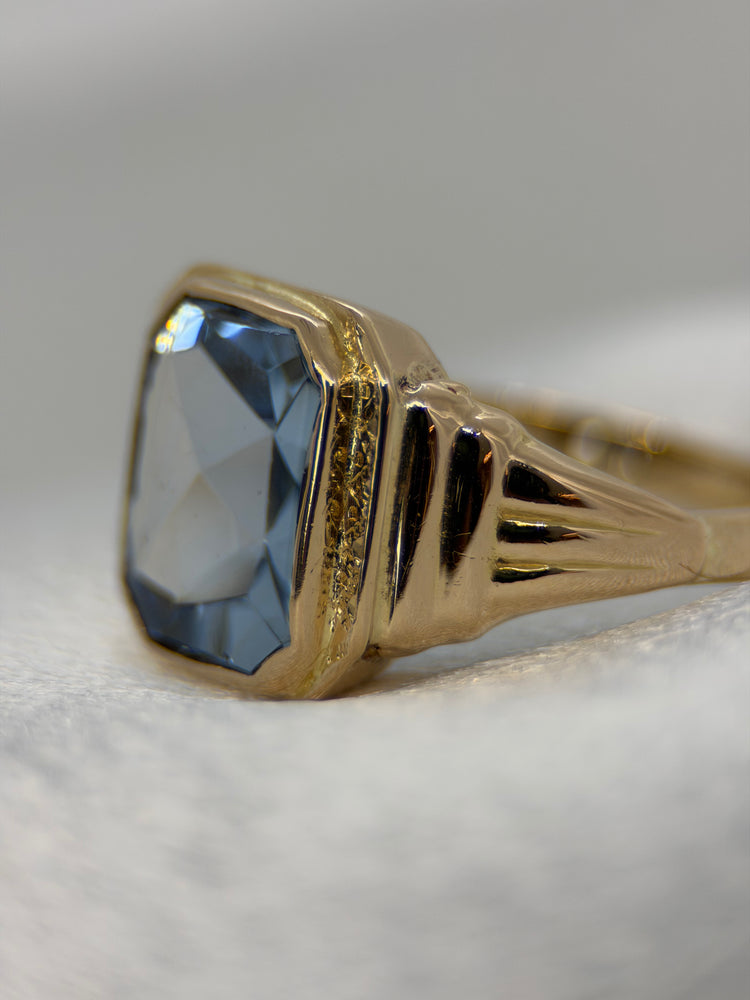 18K Ring med syntetisk spinell – Rektangulär blå sten, Storlek 59