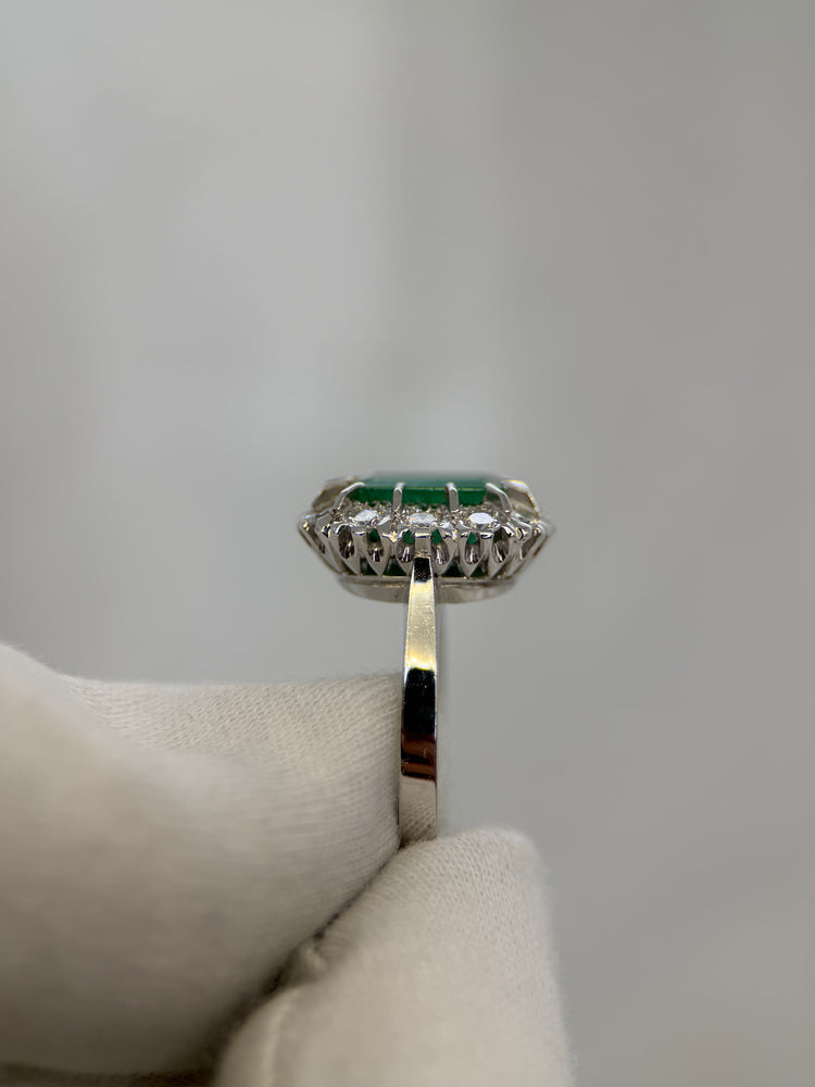 18K Kluster Smaragd och diamantring – Storlek 55.5