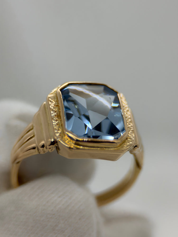 18K Ring med syntetisk spinell – Rektangulär blå sten, Storlek 59