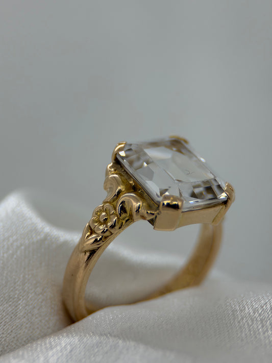 18K Rock-Crystal Ring – Rectangular Cut, Foliate Shoulders
