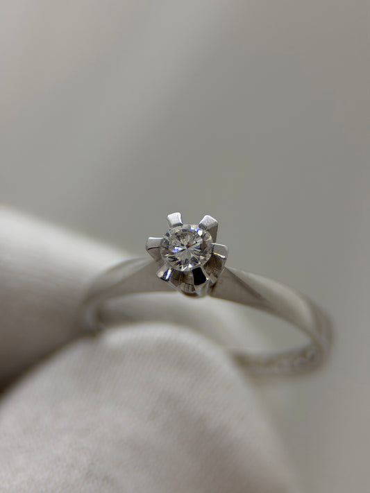 18K Diamond Single-Stone Ring – 0.20 ct, Size 53