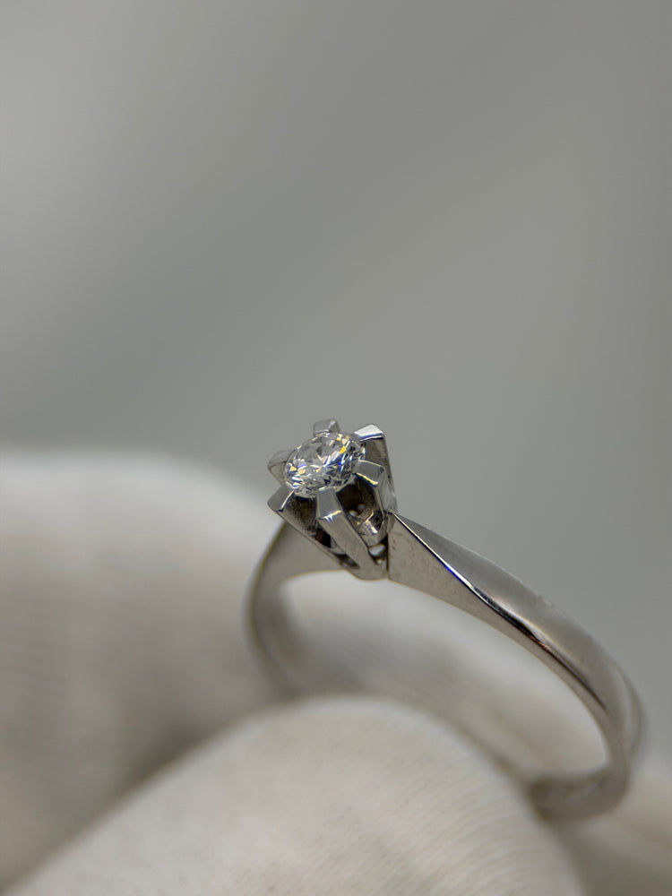 18K Diamond Single-Stone Ring – 0.20 ct, Size 53