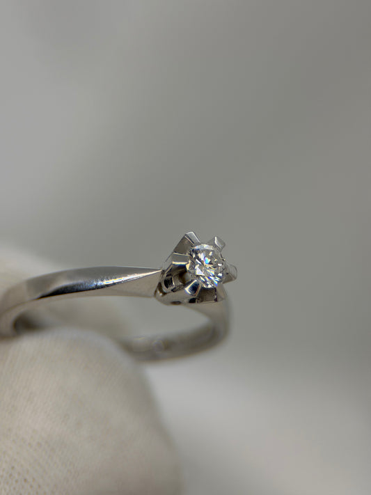 18K Diamond Single-Stone Ring – 0.20 ct, Size 53