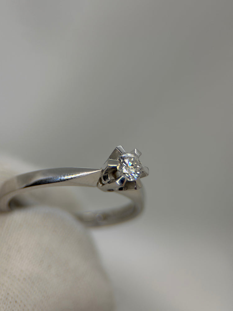 18K Diamond Single-Stone Ring – 0.20 ct, Size 53