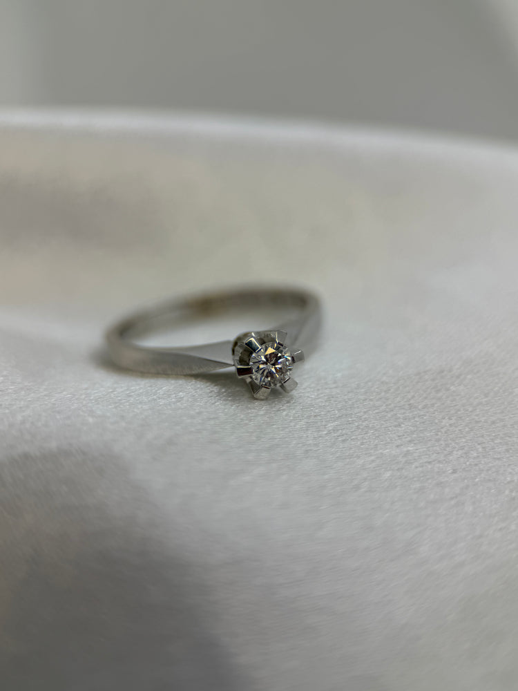 18K Diamond Single-Stone Ring – 0.20 ct, Size 53