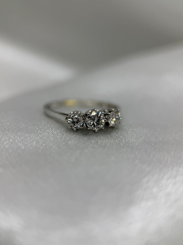 Platina trestensring – ca 0.90 ct totalt, Storlek 53.5