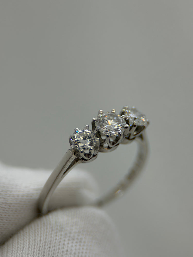 Platina trestensring – ca 0.90 ct totalt, Storlek 53.5