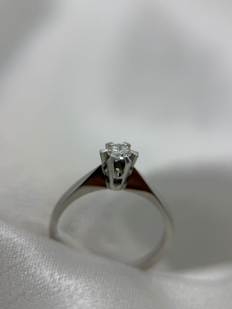 18K Diamond Single-Stone Ring – 0.20 ct, Size 53