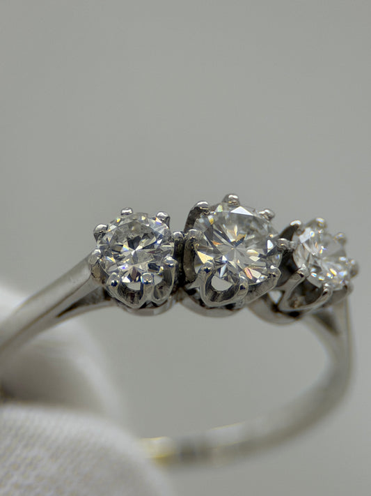 Platina trestensring – ca 0.90 ct totalt, Storlek 53.5