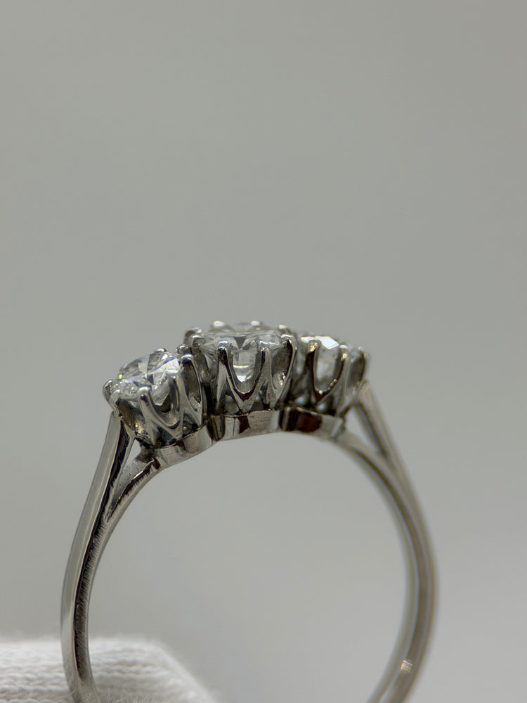 Platina trestensring – ca 0.90 ct totalt, Storlek 53.5