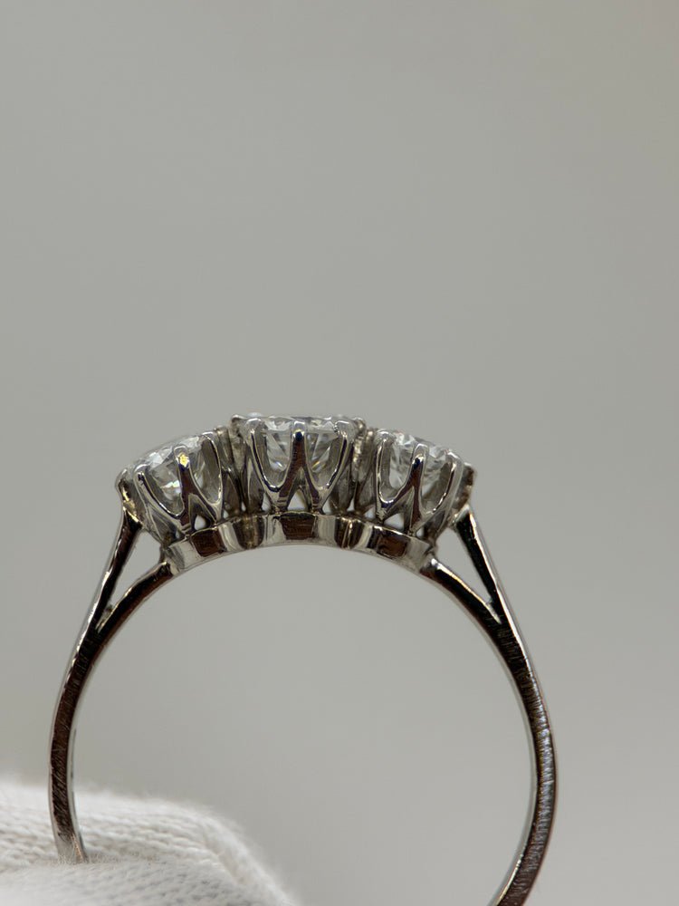 Platina trestensring – ca 0.90 ct totalt, Storlek 53.5