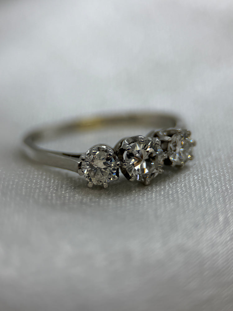 Platina trestensring – ca 0.90 ct totalt, Storlek 53.5