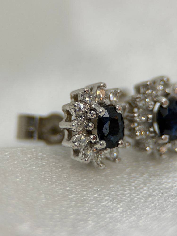 18K Safir- och diamantörhängen – klusterdesign, 0.9 cm