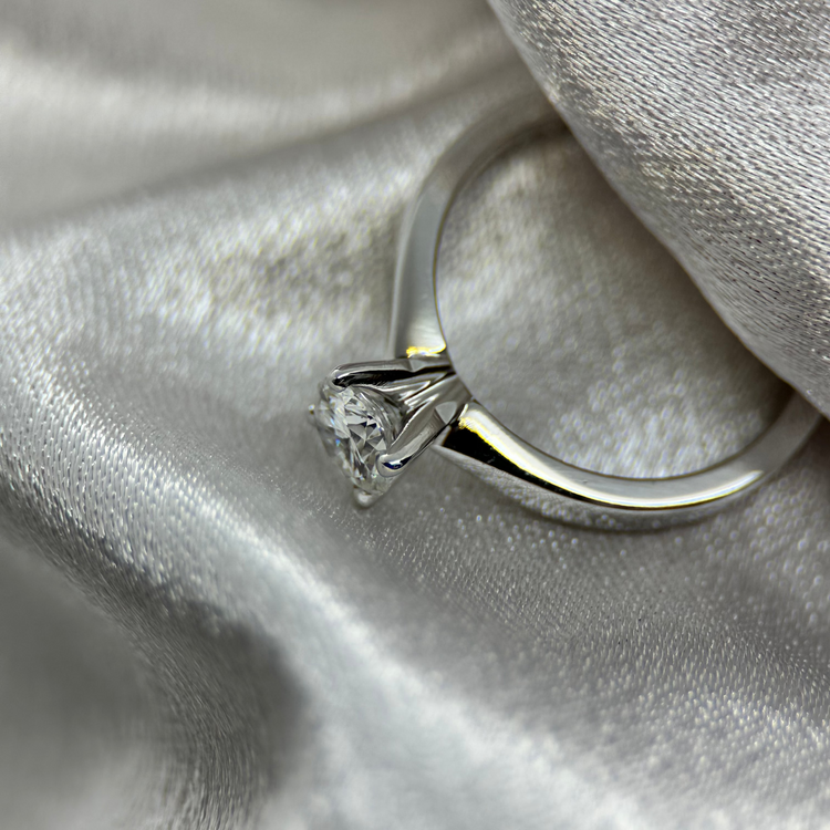 18K Enstensring 0.58 ct TWVS