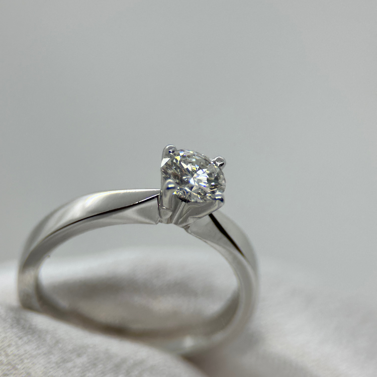 18K Enstensring 0.58 ct TWVS