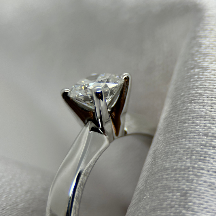 18K Enstensring 0.58 ct TWVS