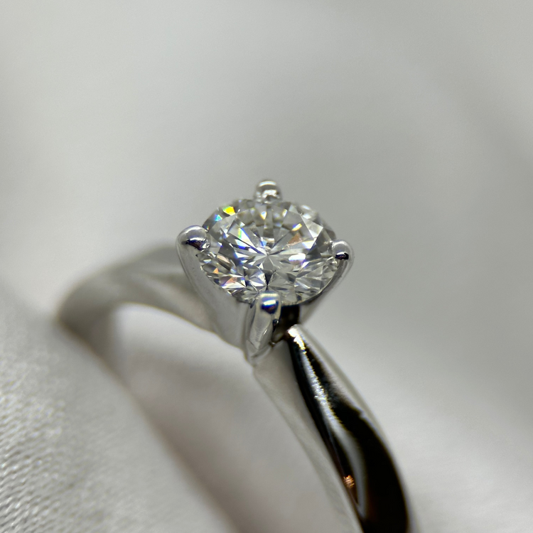 18K Enstensring 0.58 ct TWVS