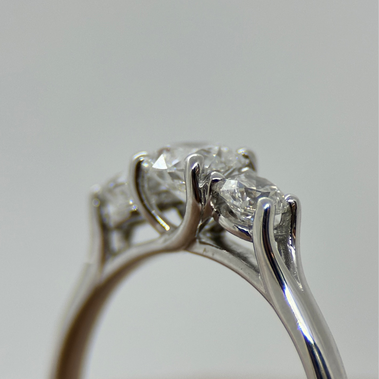 1.00 ct 3 Stens Ring TWVS