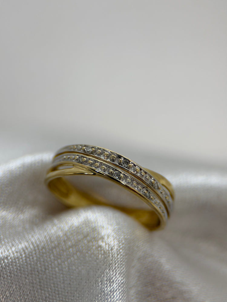18K Gold and Diamond Ring – Size 49.5