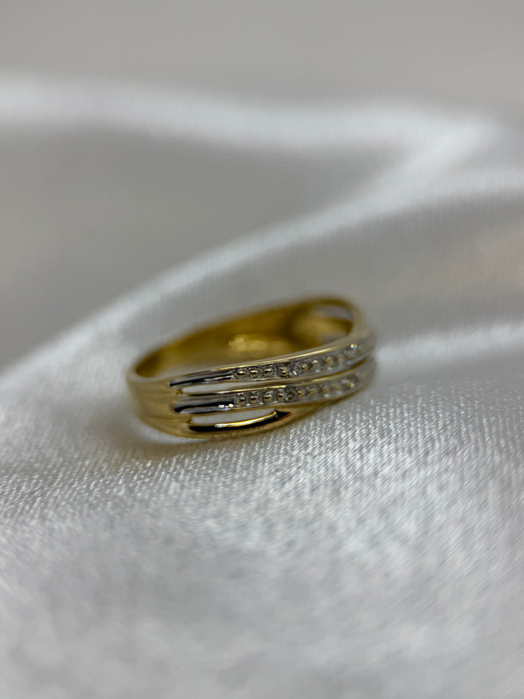 18K Gold and Diamond Ring – Size 49.5