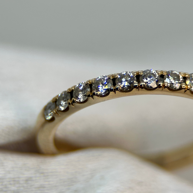 18K Halvalliansring 0.33 ct