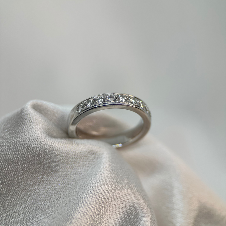 18K Half-Eternity Ring 0.63 ct TWVS
