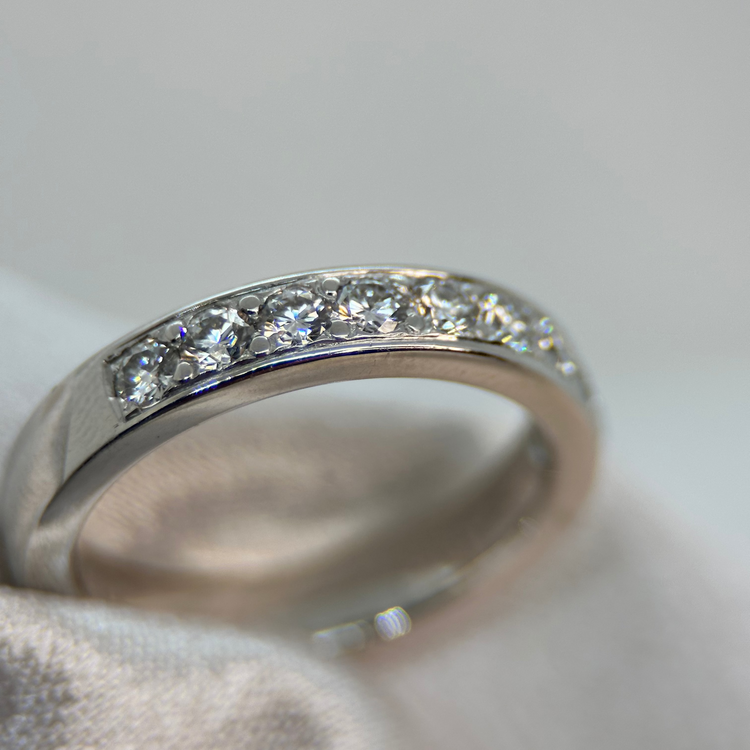 18K Half-Eternity Ring 0.63 ct TWVS