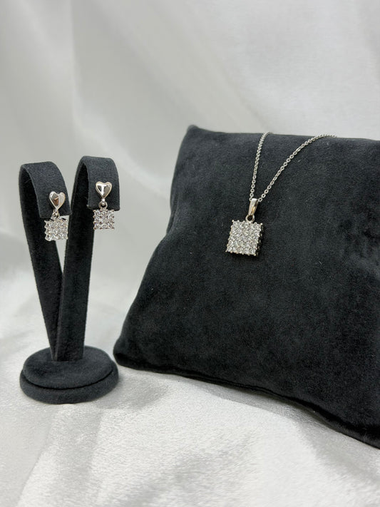 18K Diamond Set – Pendant Necklace & Earrings, 0.86 ct