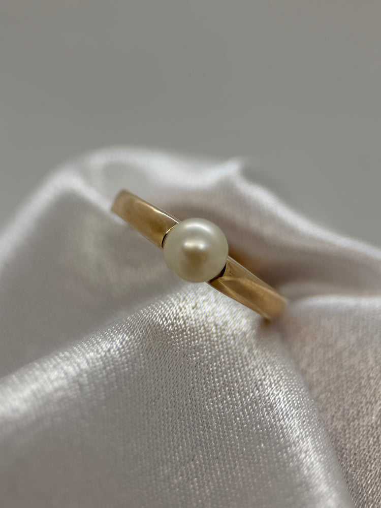 18K Cultured Pearl Ring – Size 56.5