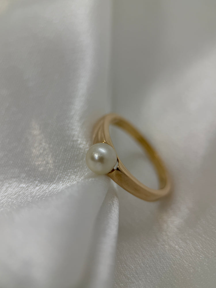 18K Cultured Pearl Ring – Size 56.5