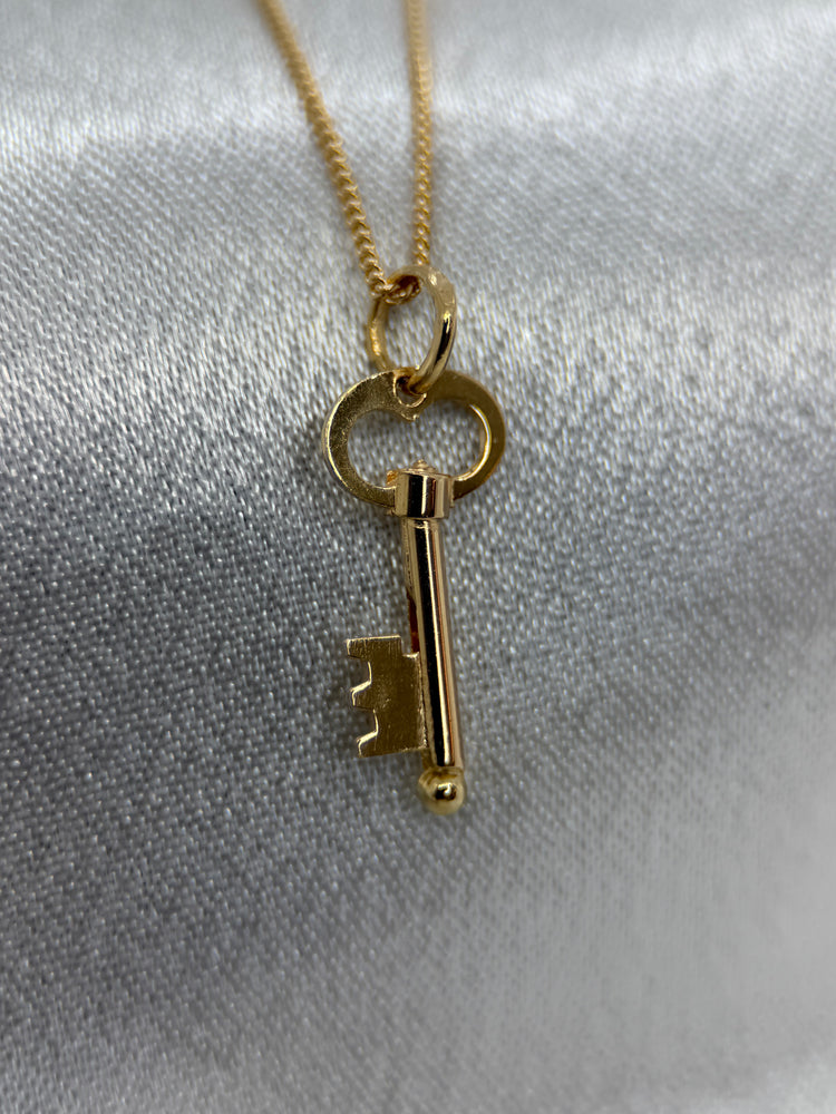 18K Nyckelformad hänge – 2.2 cm